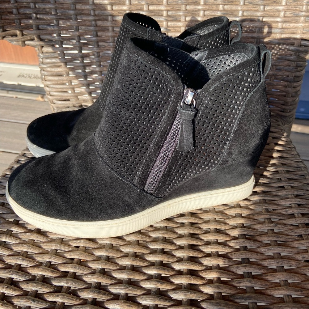 Sofft black suede leather perforated wedge platform bootie Sz 10M - Picture 4 of 11